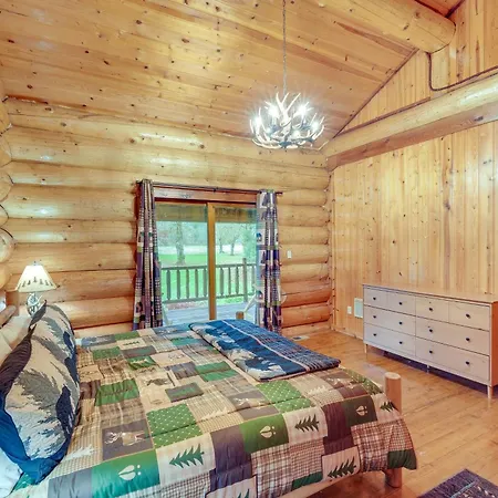 Dog-Friendly Arlington Cabin With Private Hot Tub!